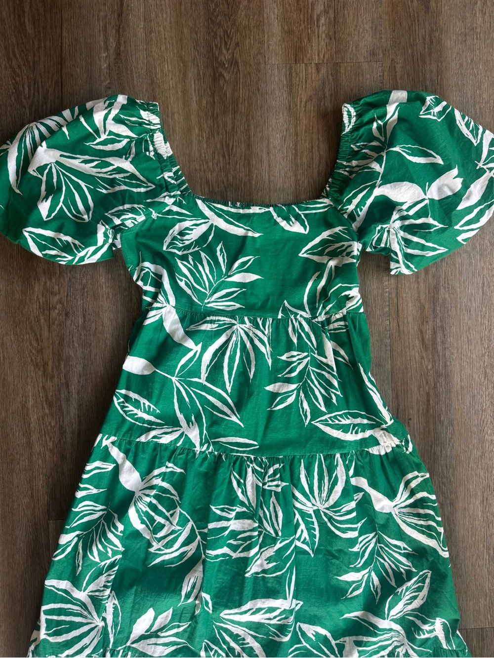 Green Leaf Tropical Sundress with Puff Sleeve - size Small - Picture 2 of 4